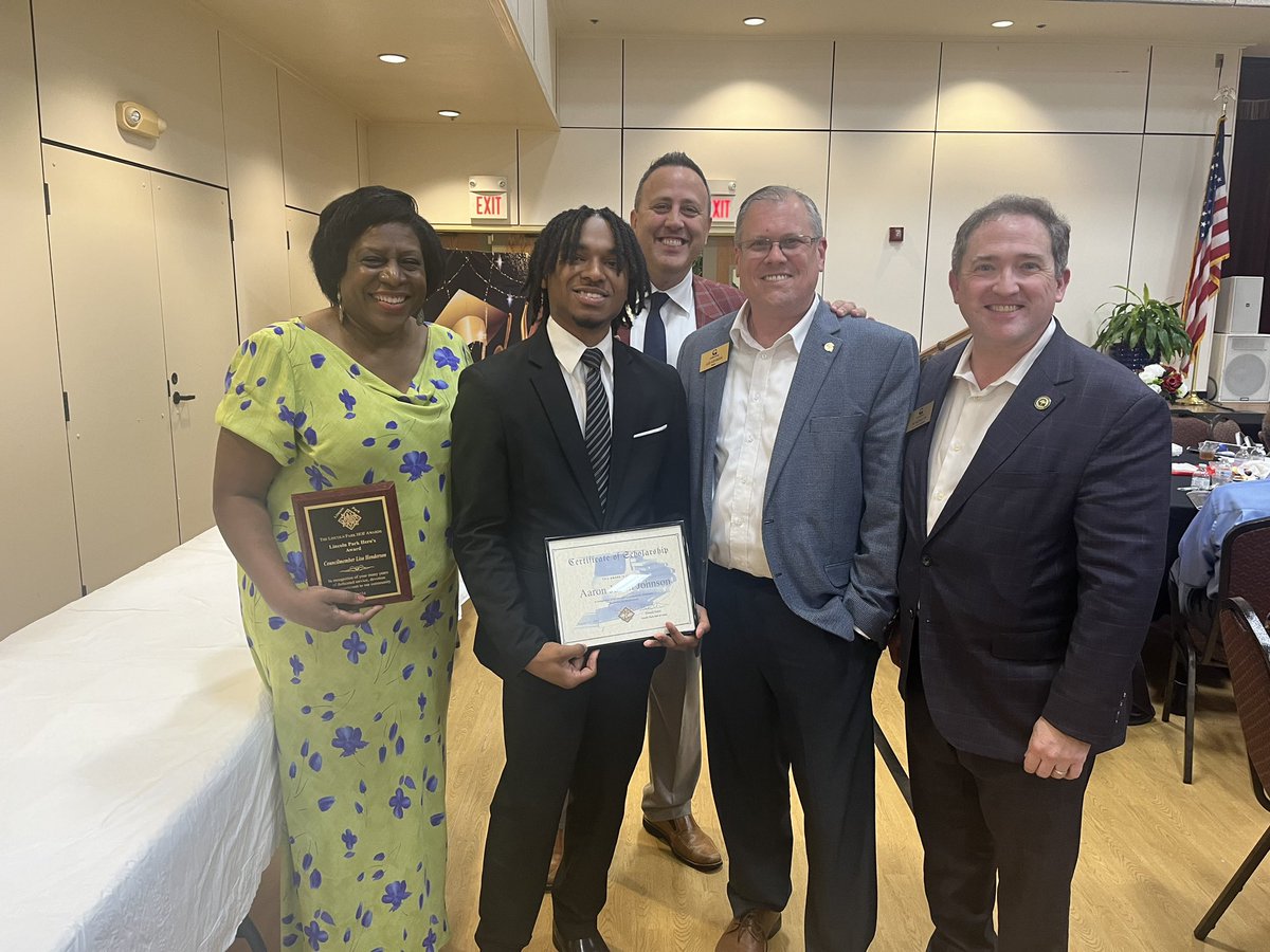 🌧️ 🌧️ 🌧️ - Neither Snow, Rain, or Sleet shall keep us from supporting <a href="/FirstNameIsLisa/">Lisa Henderson</a> on her big night.  Congrats to all the awardees and grant recipients.