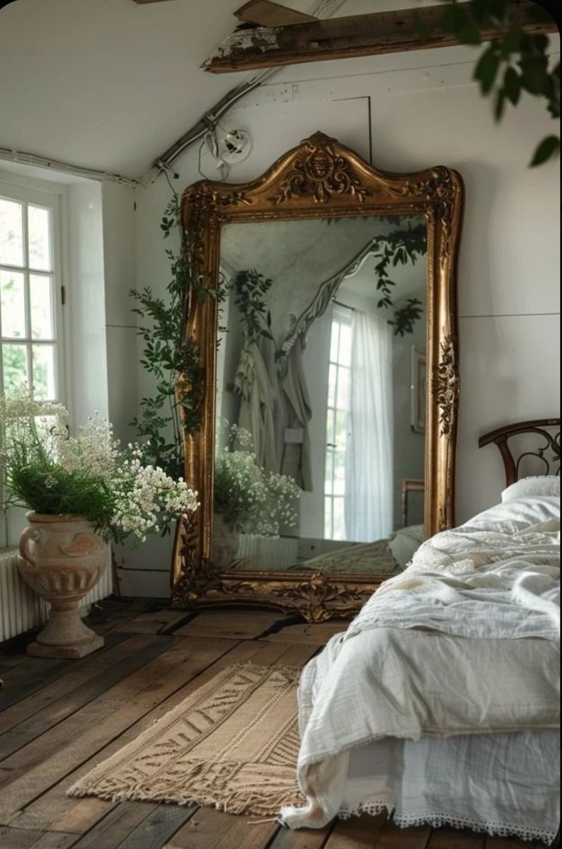 EvaLovesDesign's tweet photo. Floor mirror ⚜️ https://t.co/86U2sizPBi