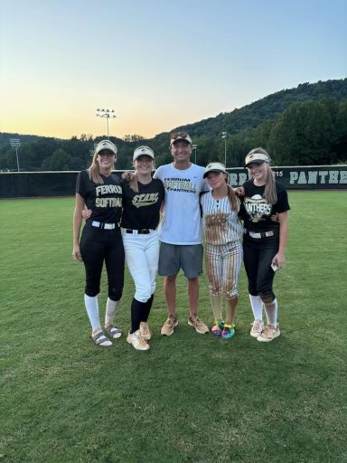KamrynPermar's tweet photo. Another great day of camp spent at my future home with some of future teammates! Love this beautiful campus! 
@carolinaelitejw @Coachjosh8 @Courtlynn_26 https://t.co/nBLv0h0Nvw
