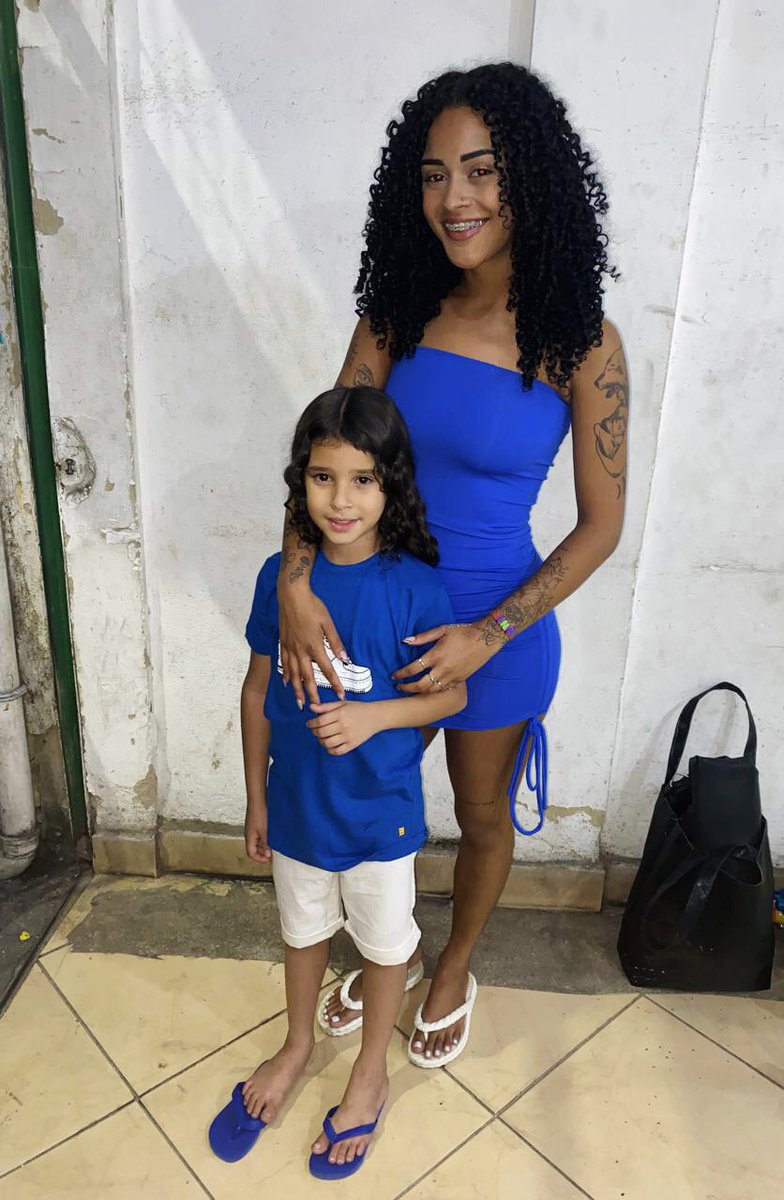 Jenifferdamass's tweet photo. Pisquei é meu filha tá quase do meu tamanho 😵‍💫💙💙 https://t.co/wfmGyDln2O