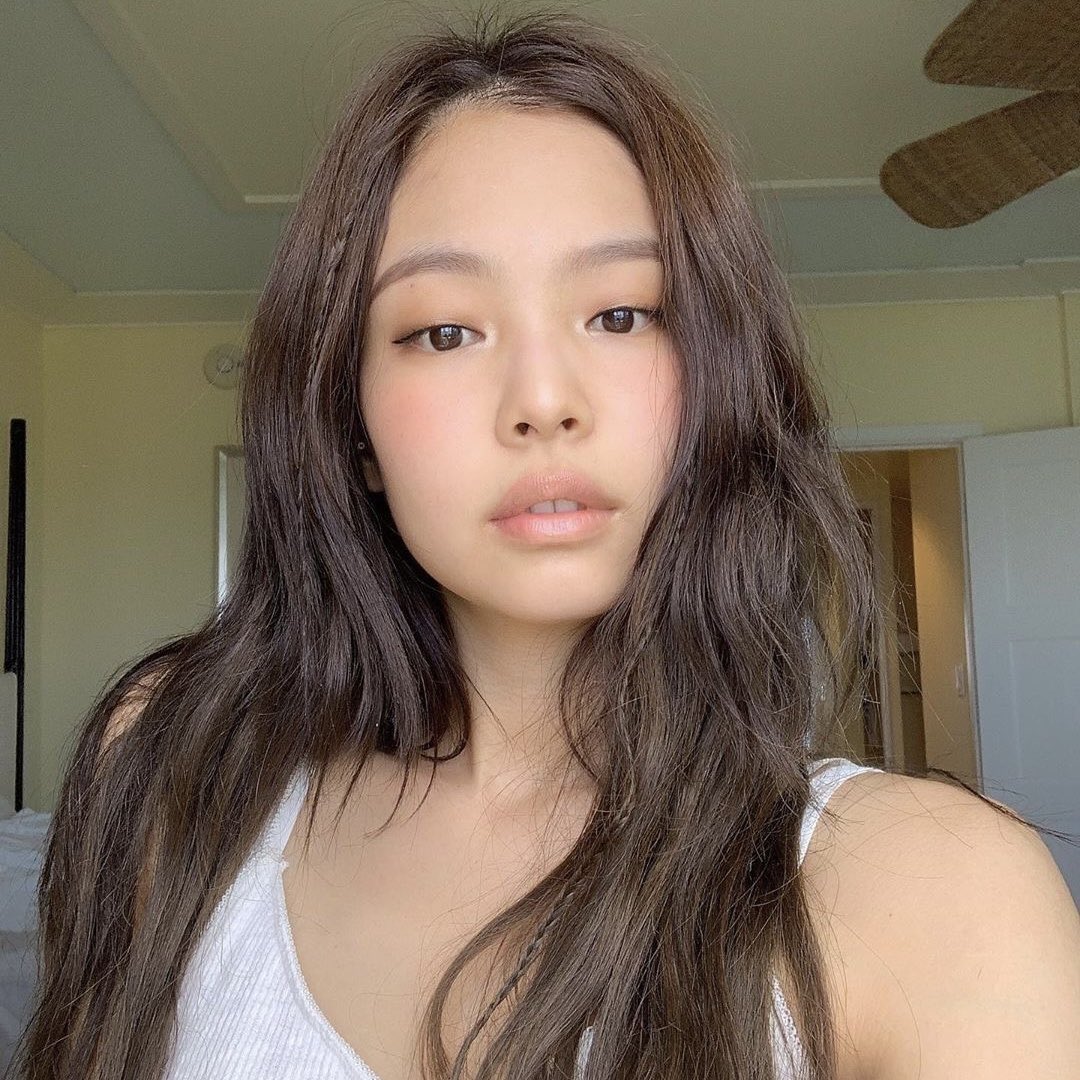 forthwng's tweet image. reply and ill give u four kpop groups to say ur biases!!! &amp;lt;3   

i got: 
bp — jennie
new jeans — hanni
ive — liz
le sserafim— chaewon