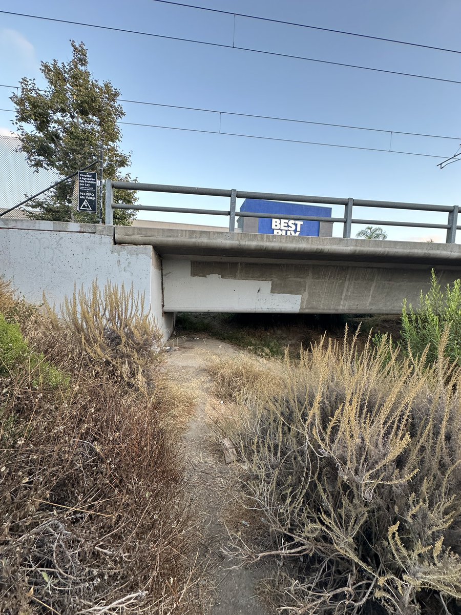 Zarrington13's tweet photo. @georainbolt can you find this location? https://t.co/SUCbVjoV9b