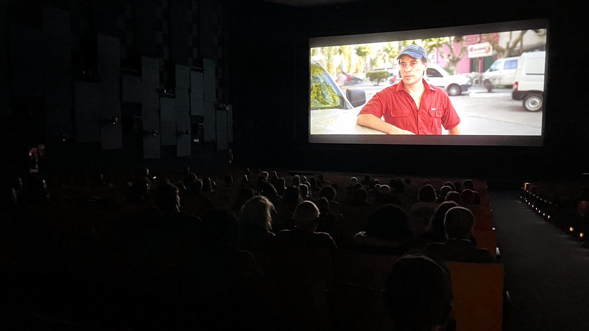 Martín Turnes (@martinturnes) on Twitter photo Emocionante presentar <a href="/ElAgronomoFilm/">ElAgronomoFilm</a> en el <a href="/CineGaumont/">Cine Gaumont</a> ahora mismo SABADO a la noche en la Sala 1 con tanta gente en la sala!!!
🫶🏼3er semana en el CINE GAUMONT
👋🏼 Mañana DOMINGO 22:15 hs te esperamos!!!
Aguante el #cineargentino
Aguante la #culturaargentina
Fin. Emocionante presentar <a href="/ElAgronomoFilm/">ElAgronomoFilm</a> en el <a href="/CineGaumont/">Cine Gaumont</a> ahora mismo SABADO a la noche en la Sala 1 con tanta gente en la sala!!!
🫶🏼3er semana en el CINE GAUMONT
👋🏼 Mañana DOMINGO 22:15 hs te esperamos!!!
Aguante el #cineargentino
Aguante la #culturaargentina
Fin.
