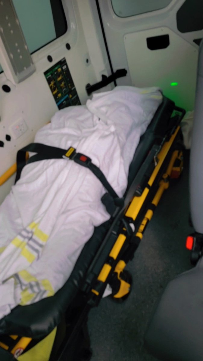 keons___'s tweet image. Lol, I bought potting mix for my garden while on duty, and it looked like a dead body on my stretcher 😂