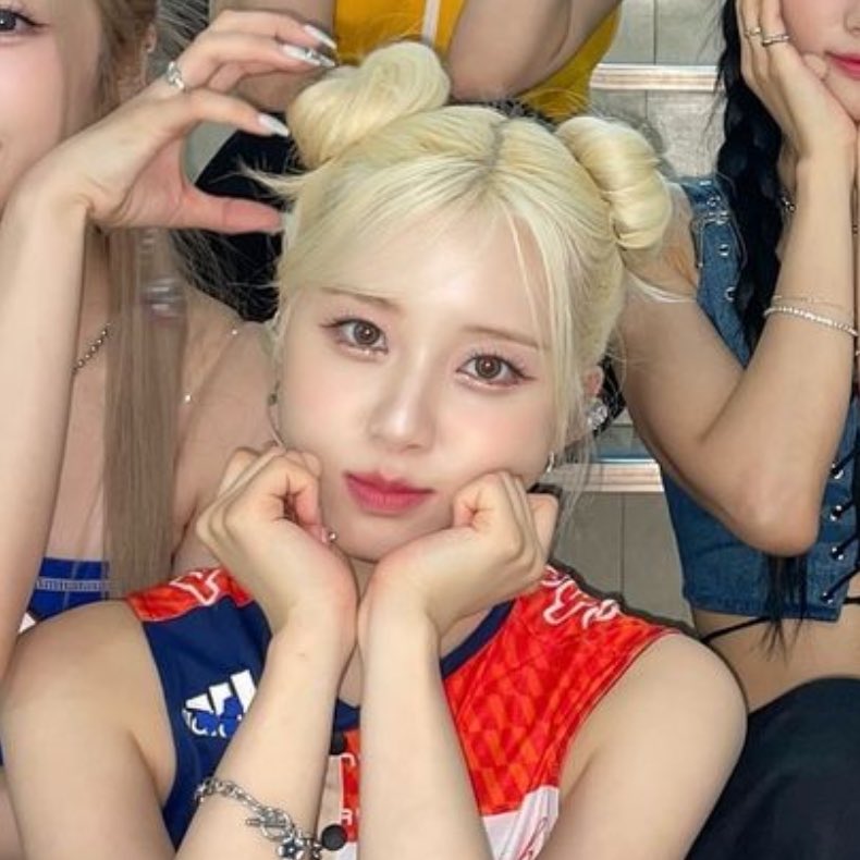 NYloversclub's tweet photo. 뿌까머리 하구싶다더니..🥺 아 너무 귀여웡
동그란 애가 동글동글하게 묶으니까 더 동글해
더귀여워 오히려좋아🤍 https://t.co/EikDJmTwrl