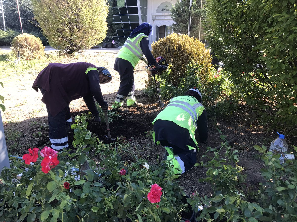 Değerli Meslektaşlarımız,Üyelerimiz ve Aileleri,SİZİN   EVİNİZİ SİZEHAZIRLAMAK İÇİN ÇALIŞMALARIMIZ HIZ KESMEDEN DEVAM EDİYOR.
AÇILIŞ YERİ:YEŞİLTEPE MAHALLESİ 2.ETAP REKREASYON ALANI KÜME EVLERİ NO:9 KEÇİÖREN/ANKARA (KUZEYKENT TOBAŞ İDARİ BİNASI HAVAALANI YOLU)