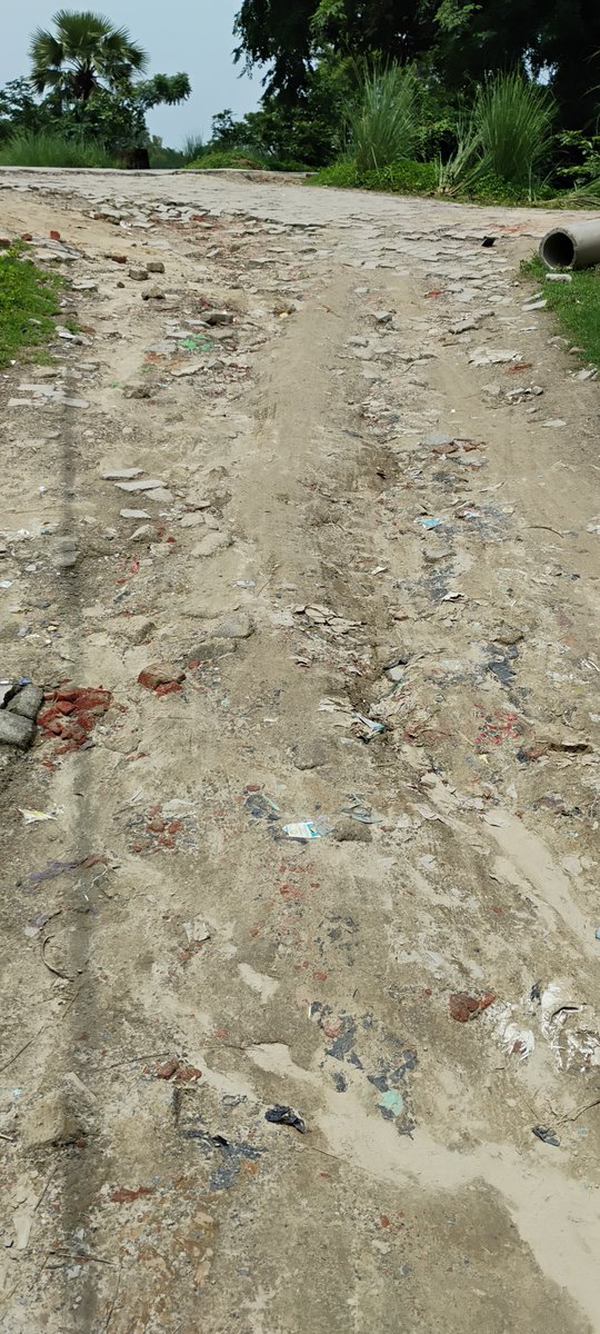 skysushil007's tweet photo. @uppwdofficial @oprajbhar @myogiadityanath @myogioffice @CMOfficeUP 
Dear Public Servants,
This is the only entrance road to my village which is a flood prone area comes under Zahoorabad Assembly constituency.The road does not exist but we are force to use it daily. https://t.co/DrFRxjNpHD