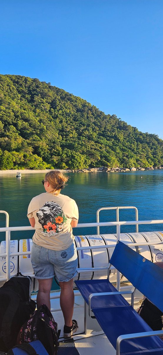 cathryn_von's tweet photo. Someone call barry, coz this is livin!
@Syndicate @SyndicateOG
#lookatthatview #tropicalisland #queensland #Australia https://t.co/iykwJTgXuq