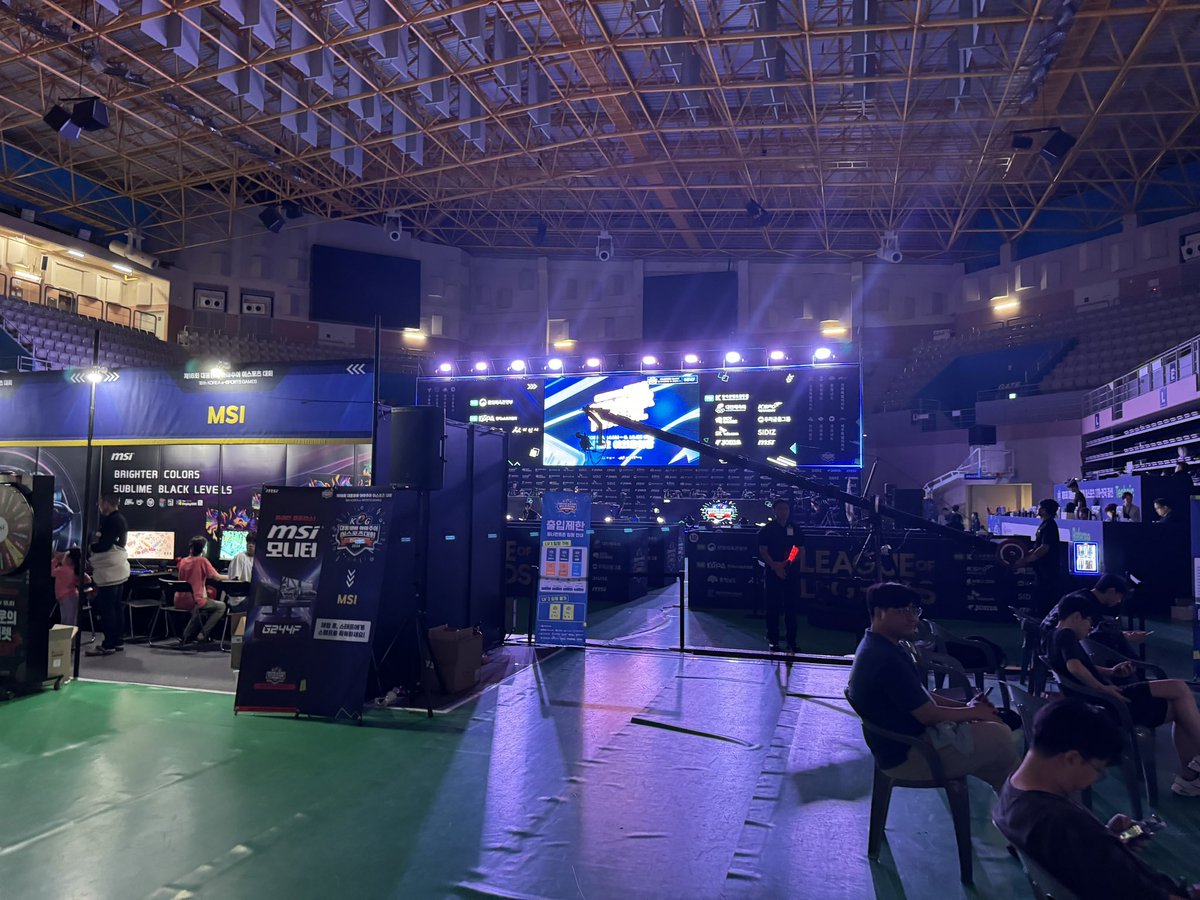 Xeno_trick's tweet image. 덥고 어둡고 멀어서 안보였지만 아름다운 코스어분들 만은 잘 보였다

웰(@well__31)
넬리(@nelly_coss )
솔맹(@h_sol_m )