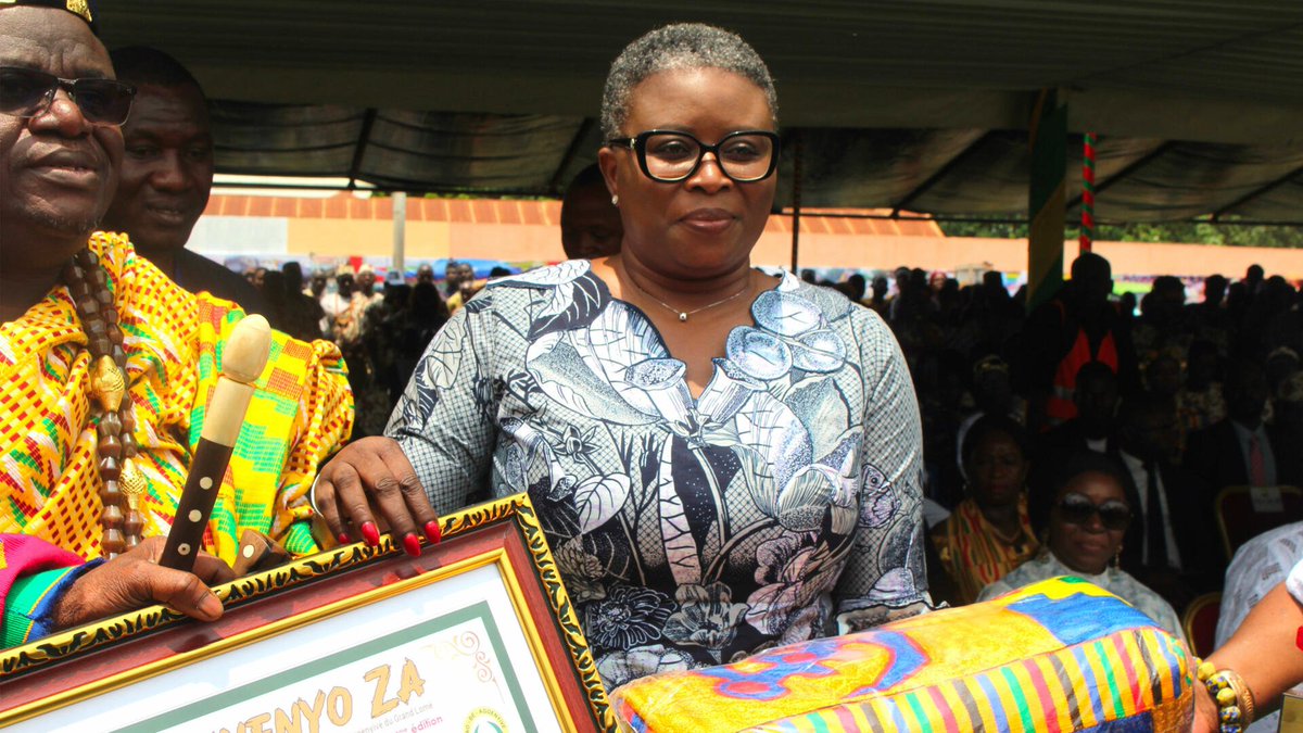 🎉 La ministre de la Communication, Florence Kouigan, était présente à l’apothéose de la 6e fête Dunenyo Zã ! 🌍 Un moment fort qui unit les communautés Bè, Aflao, et AgoèNyivé pour célébrer notre culture togolaise 🇹🇬. #DunenyoZa #CultureTogolaise #GrandLomé