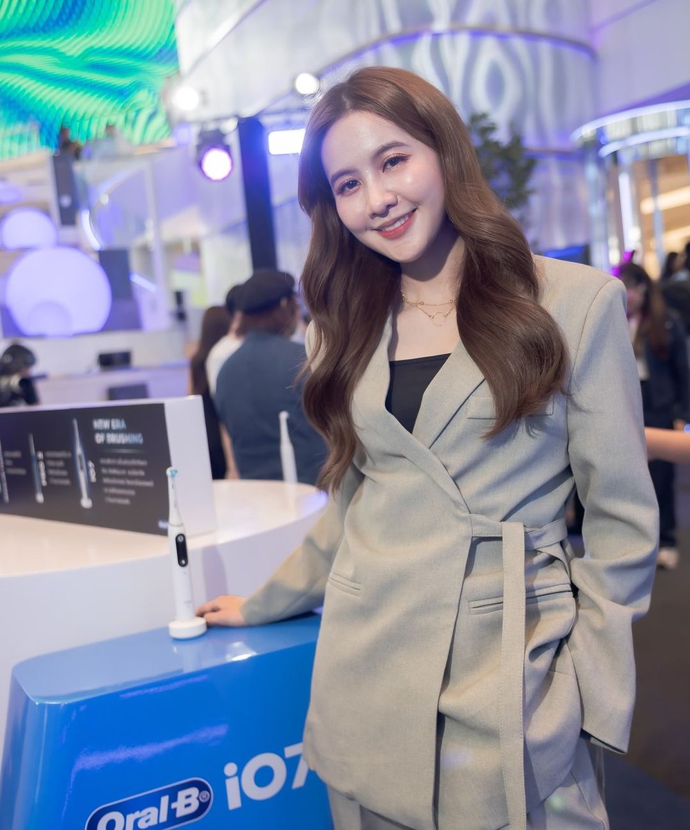 mlsqltd's tweet photo. New! Oral-B iO7. Our BEST EVER CLEAN & GENTLE BRUSHING EXPERIENCE!
Technology ล้ำๆ จาก Oral-B แปรงราคาเป็นหมื่น แต่มี feature ที่คุ้มค่าสุดๆ
#NamneungMilinD
#OralBiO #HelloImiO7 #iO7NewEraOfBrushing
#HelloIamiO7 #OralBThailand https://t.co/s1YobzWH8G