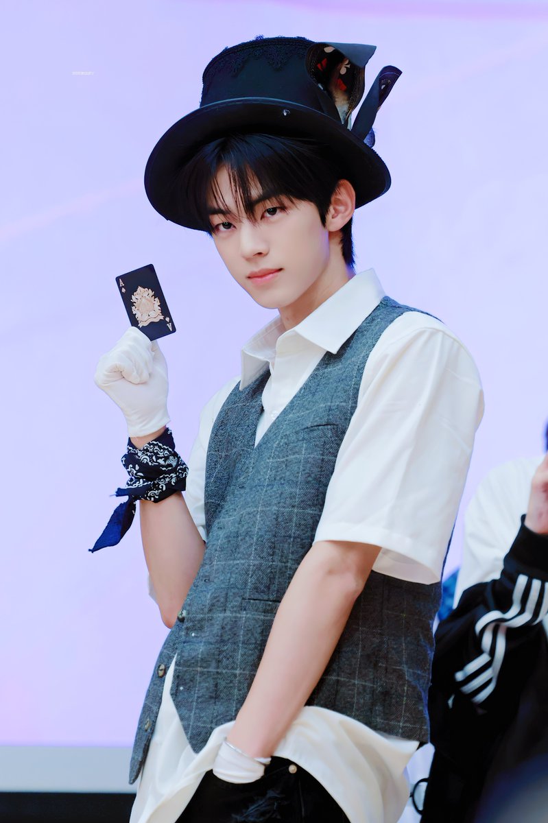 240818 대구 교보문고 HD

ACE도훈♠️

#천재똥강아지 #DOHOON #도훈 
#TWS #투어스 #ドフン #トゥアス