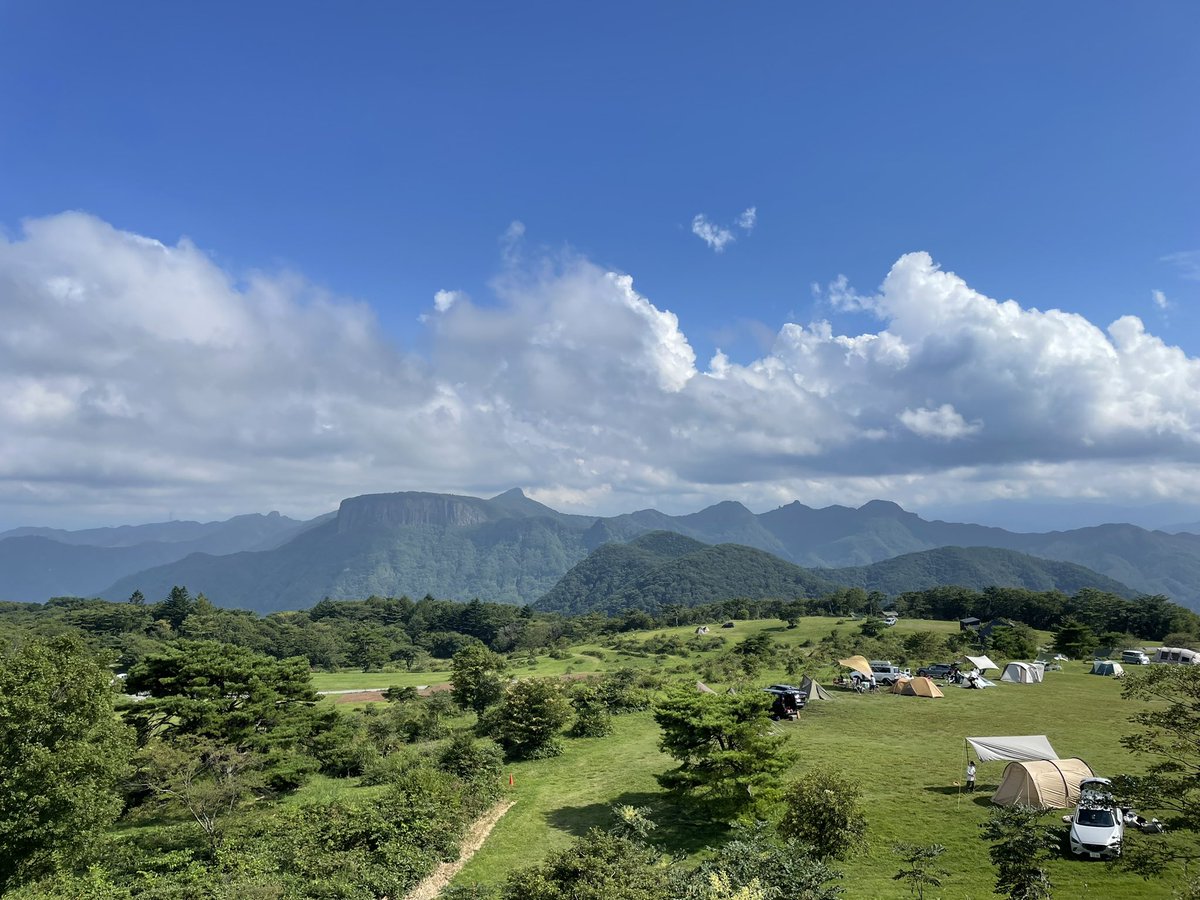 campnumabanzaii's tweet photo. 標高1200m 26℃

爽やかな風が気持ち良い😎

#キャンプ #Naturehike #いつかのタープ https://t.co/wQsS5duMGh