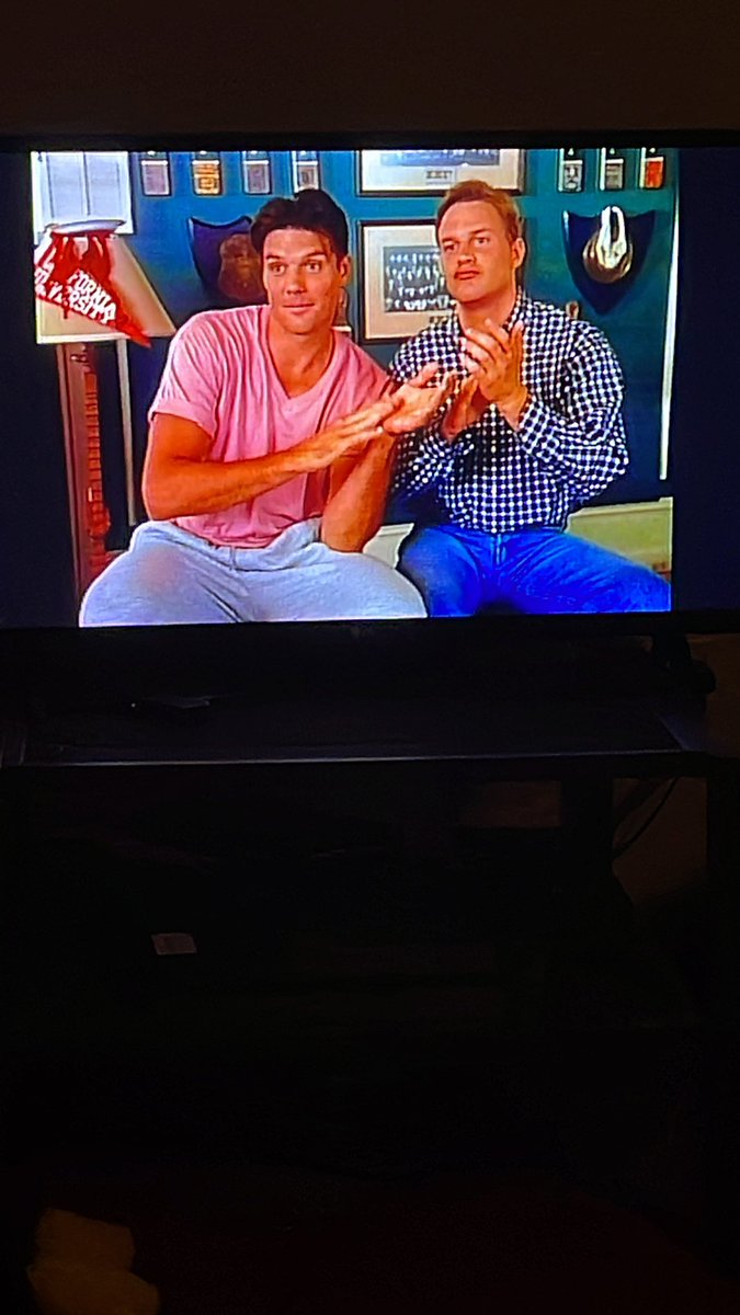 AmandaHecht3's tweet photo. Watching BH 90210 and who do I spot young @pauljohansson 🤣 very cool https://t.co/Syax5Xjdza