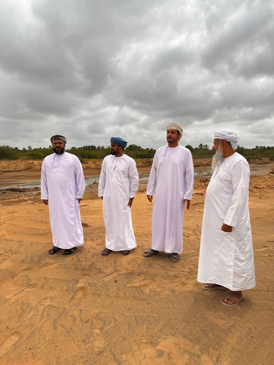 #أشجار_المسكيت
تتواصل جهود المديرية في متابعة الحد من إنتشار أشجار المسكيت بالمحافظة قام صباح هذا اليوم المختصون بدائرة التنمية الزراعية بالمديرية و دائرة الثرورة الزراعية والسمكية وموارد المياه #بجعلان بني بو علي بمعاينة مواقع تواجد أشجار المسكيت على مسارات الأودية في الولاية.