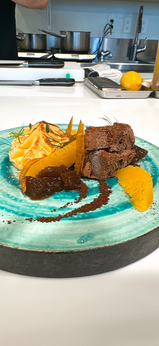 spiel14's tweet image. 新宿御苑前の「LastNote」さん

8月のカフェ営業の日

ティラミスはラストノートはこうしてくるか！みたいな感じがあって楽しいひと皿

◆ピスタチオのジェノベーゼ
◆チョコとオレンジのティラミス
⚫︎柚子ジンジャー

#LastNote #ラストノート
#カフェ営業
#新宿御苑前グルメ
#新宿グルメ