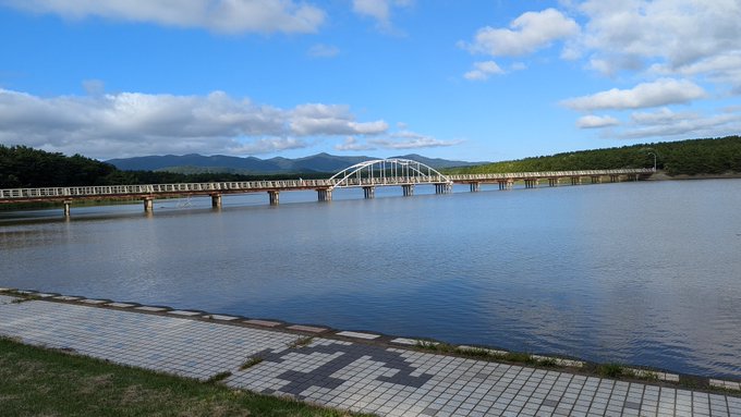 道に迷いながら、十三湖の中の島のお店でしじみ汁をいただく。 