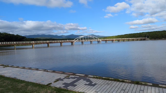 道に迷いながら、十三湖の中の島のお店でしじみ汁をいただく。 