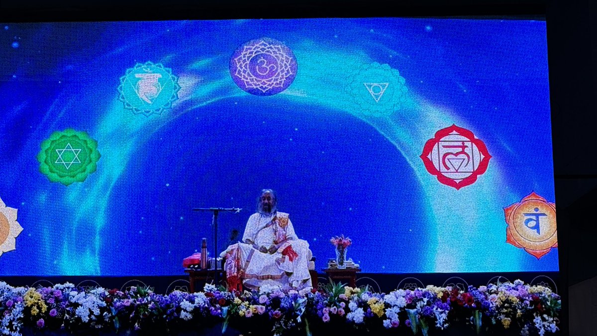 JGDSwamiji's tweet photo. #AwakeningHour (#wisdom #session) with #Gurudev @SriSri #RaviShankar ji at #Pune #maharashtra https://t.co/5P3AwRJl3x