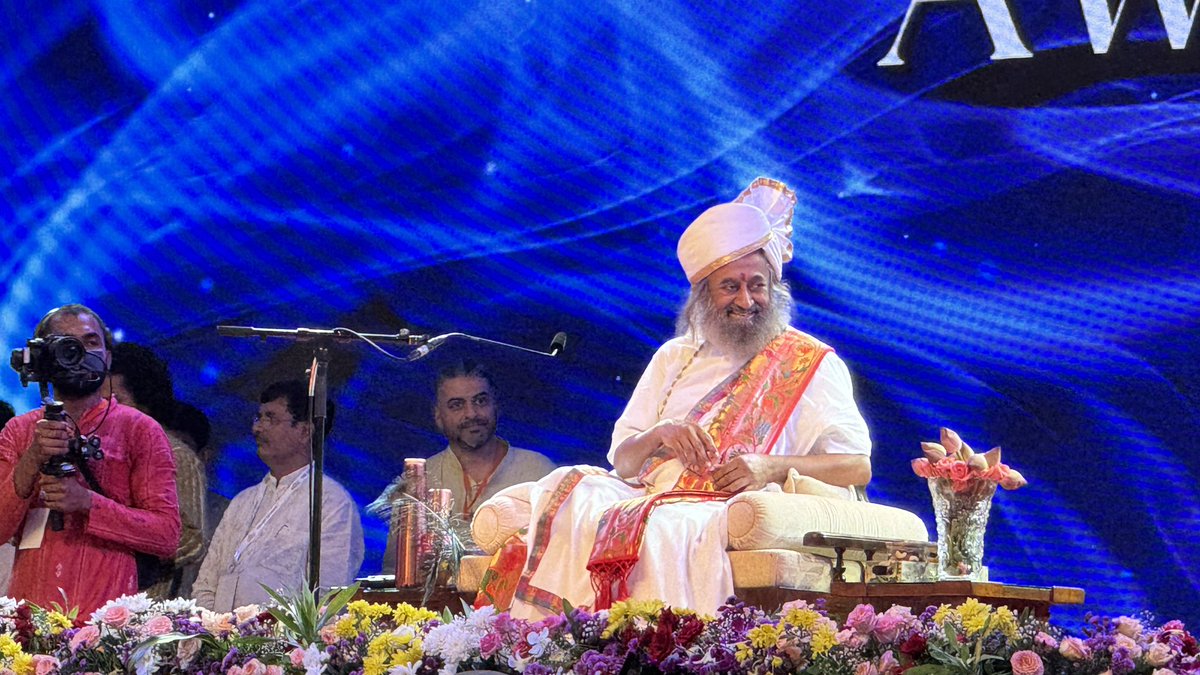 JGDSwamiji's tweet photo. #AwakeningHour (#wisdom #session) with #Gurudev @SriSri #RaviShankar ji at #Pune #maharashtra https://t.co/5P3AwRJl3x