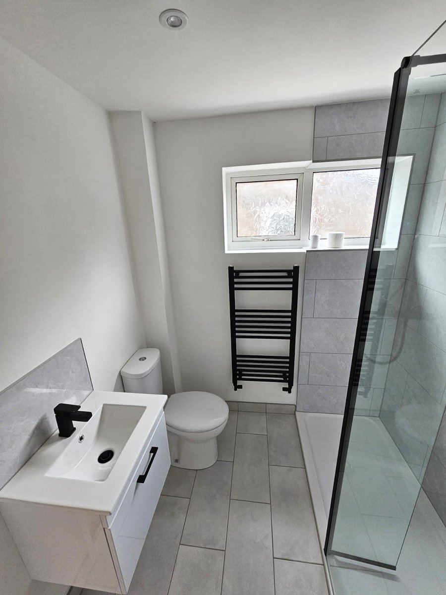 SPSLTD's tweet photo. Initial 3D visualisation followed up by finished shots of the finished bathroom that was fitted by Lewes Preece.

We used products from an array of suppliers to meet our client's budget. Well done to Zoey from our #Heathfield showroom for creating the design. https://t.co/if5Hmwp3dD