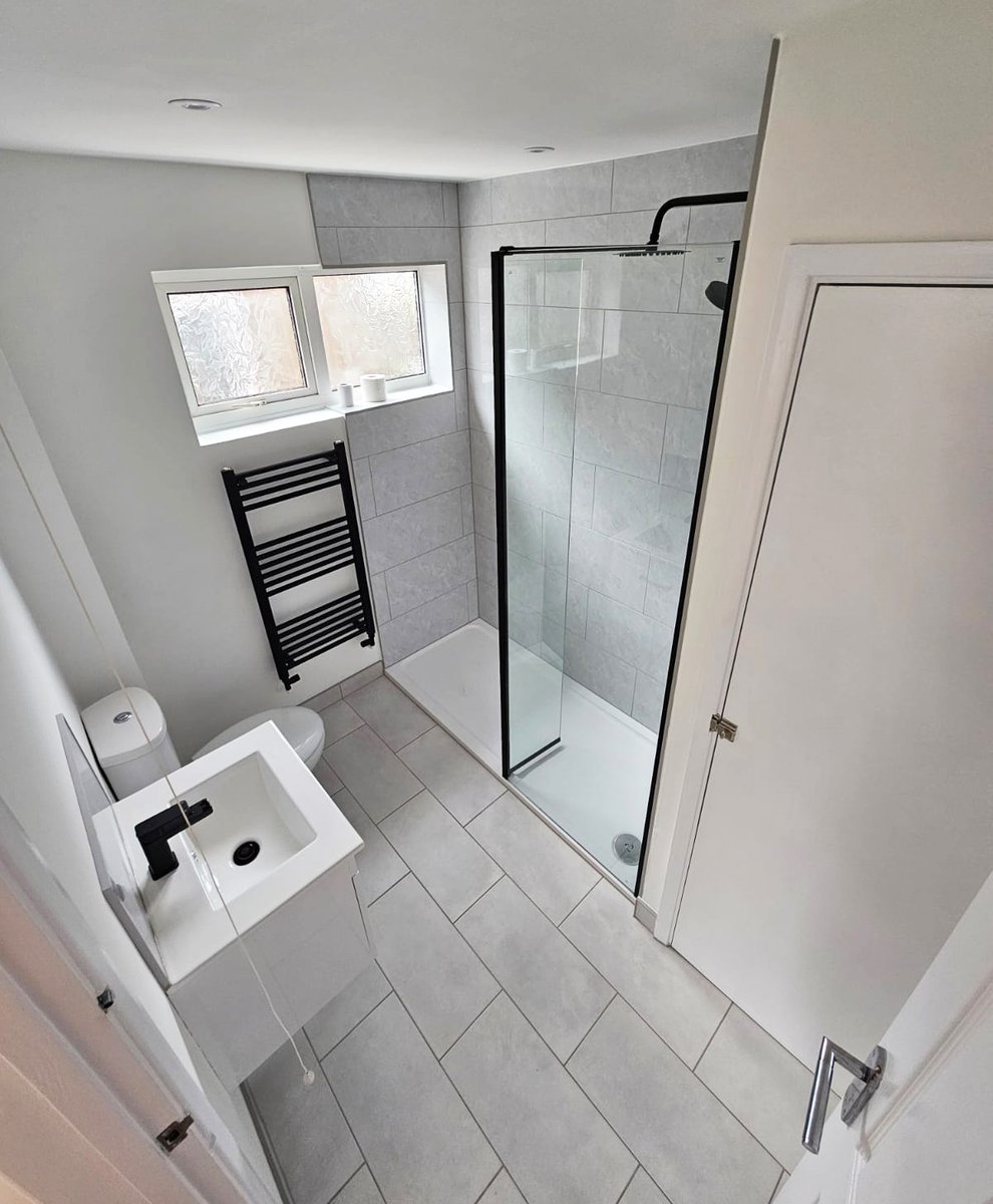 SPSLTD's tweet photo. Initial 3D visualisation followed up by finished shots of the finished bathroom that was fitted by Lewes Preece.

We used products from an array of suppliers to meet our client's budget. Well done to Zoey from our #Heathfield showroom for creating the design. https://t.co/if5Hmwp3dD