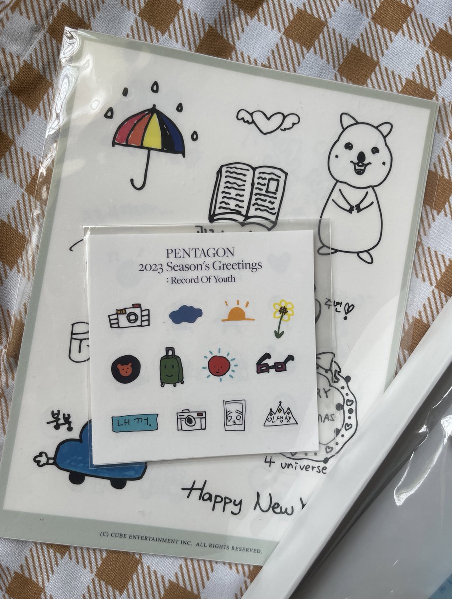 PartyPPPPPP's tweet photo. WTS LFB pentagon 2023 season’s greetings 

Inclusions:

Box
Desk calendar
Sticker set
Film photo set
Key ring
Toploader 

Take all for ₱400 https://t.co/xDmlQVGtUC