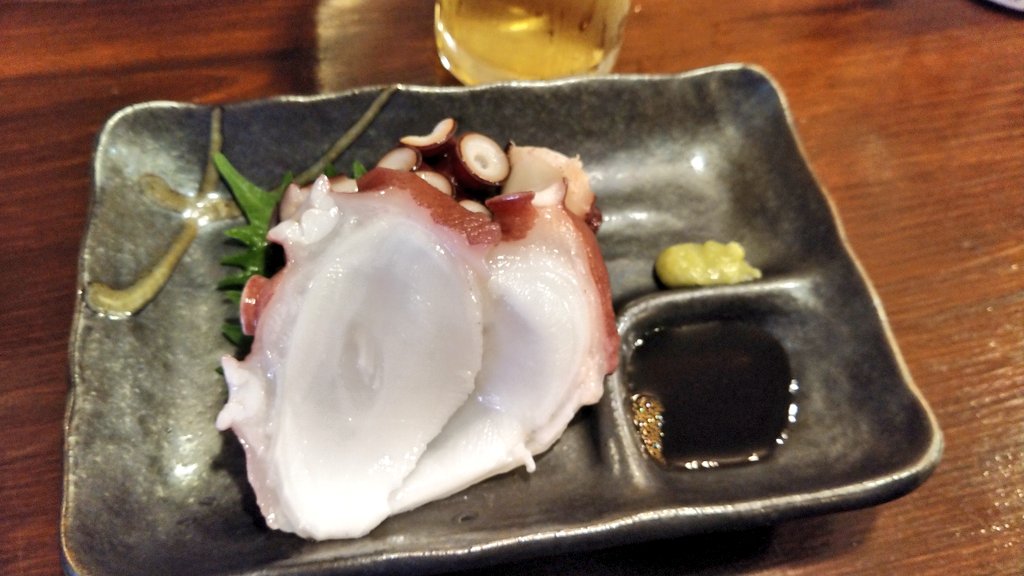 ryo_runes's tweet photo. 二軒目は昼呑吾嬬町さん🏮
前回和牛辛煮を頼み忘れたので、今回こそはと思ってました🐮
暑い日には😋🍺🧊🧊
ぷりぷりのタコぶつと貝ヒモザーサイに酒が進む✨🍻🎶
#亀戸 #昼呑吾嬬町 #昼呑み #時差投稿 #extracold #はしご酒 #江東区 #亀戸グルメ https://t.co/xhpJkYYDmy
