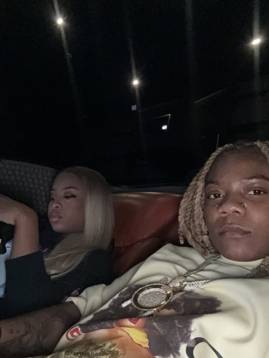 Movie night w the wife 💙