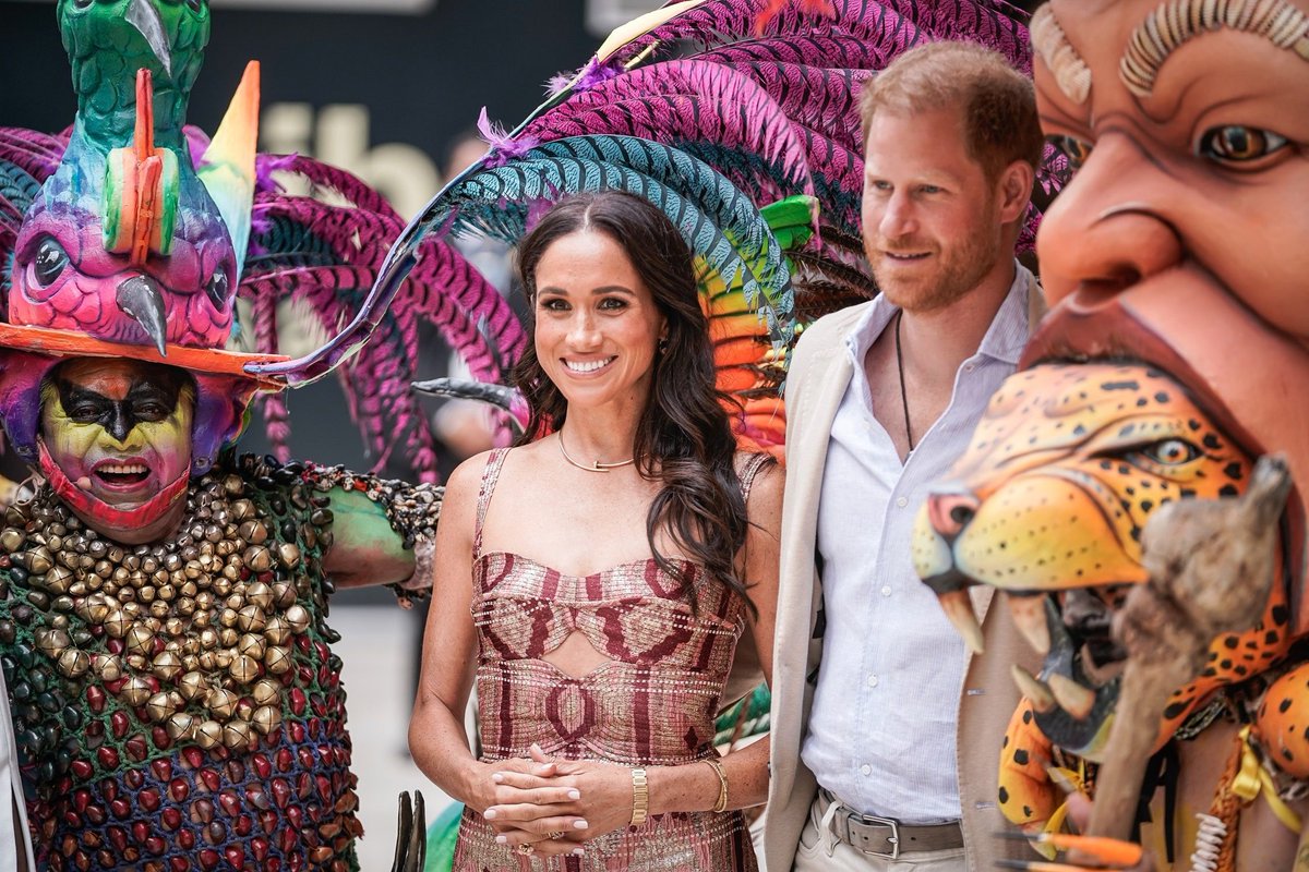 voguemagazine's tweet photo. Megan Markle is in Colombia, and what did she wear after touchdown? A dress honoring the Navajo tribe and a Cartier necklace. Tap below for the full look. https://t.co/OhMOjBMyrD https://t.co/toOlUlKzWt