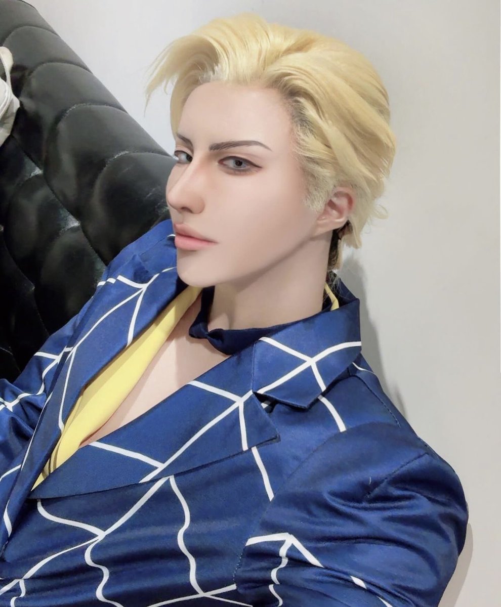 #レイヤーは自分の中で一番の雄顔と雌顔を並べる

左     FGO マシュ
右　JOJO プロシュート https://t.co/0i8b1x52lb