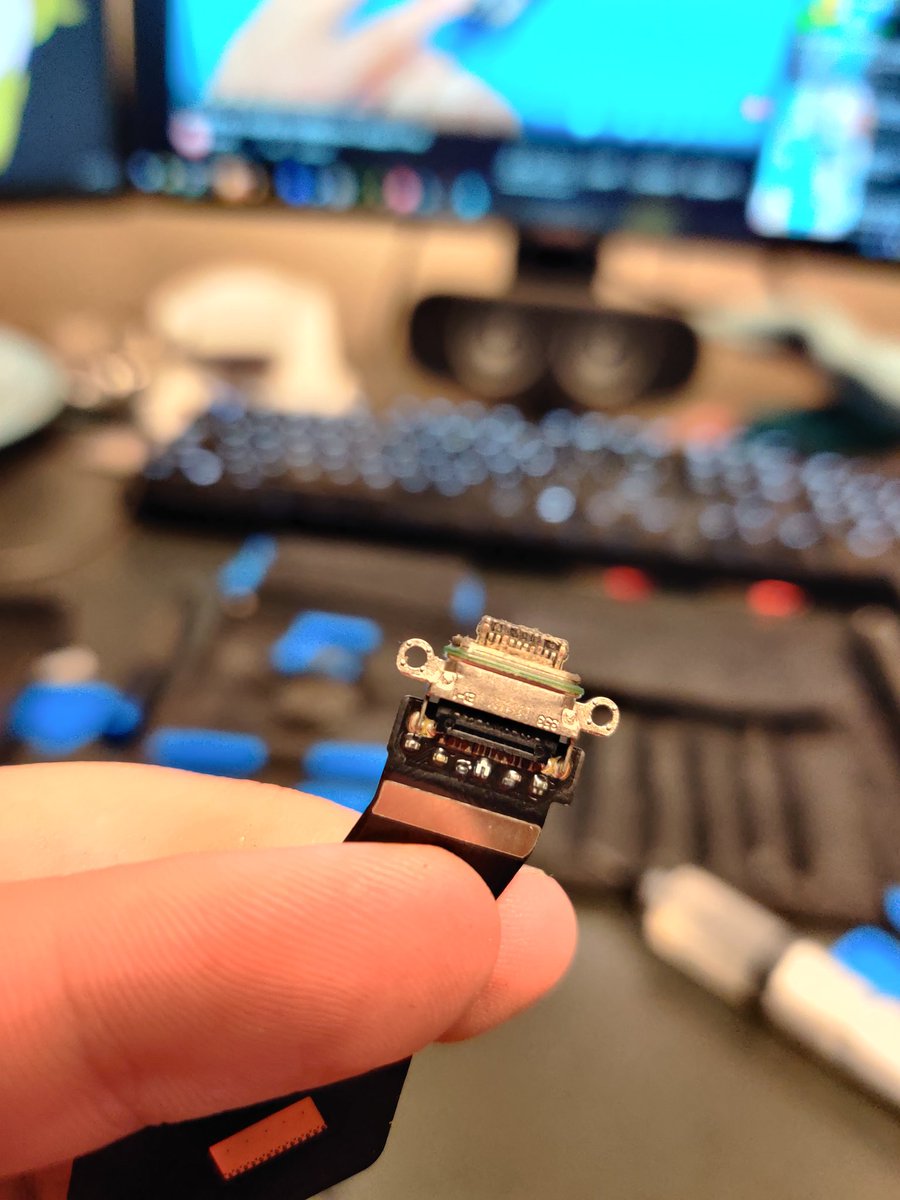Just replaced the charging port in my OnePlus 7 Pro. Now I know why my phone wouldn't charge unless I finessed the cable lol.

And now I will continue using and repairing this phone because I refuse to buy a new phone

#righttorepair