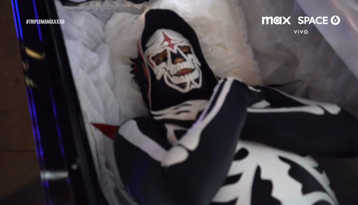 ElGrill028's tweet photo. Ni Vince Mcmahon se atrevió a tanto como la AAA con la Parka, pinches pasados de verga jajaja https://t.co/pYqobkats2