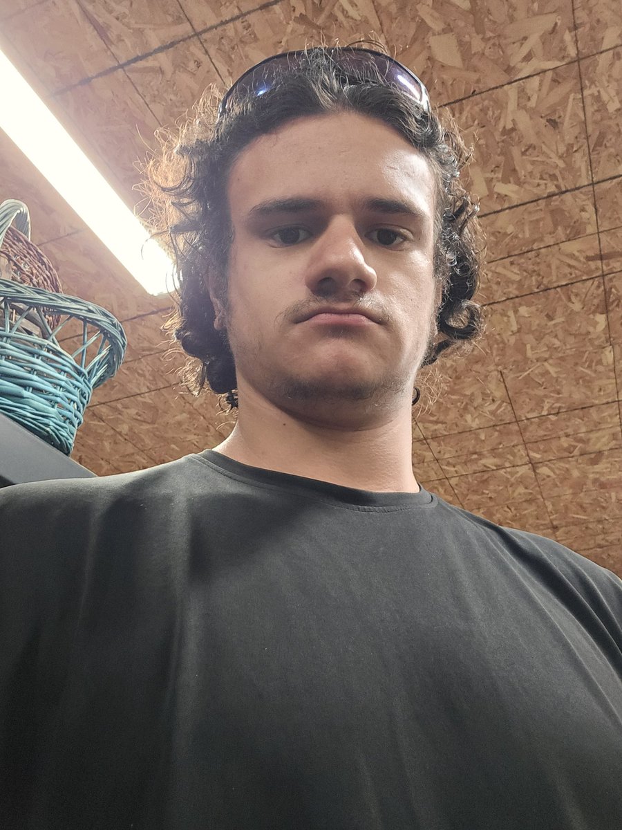 OTF458098's tweet photo. Just a lonely guy looking for someone to talk to https://t.co/riB9qp4ZVy