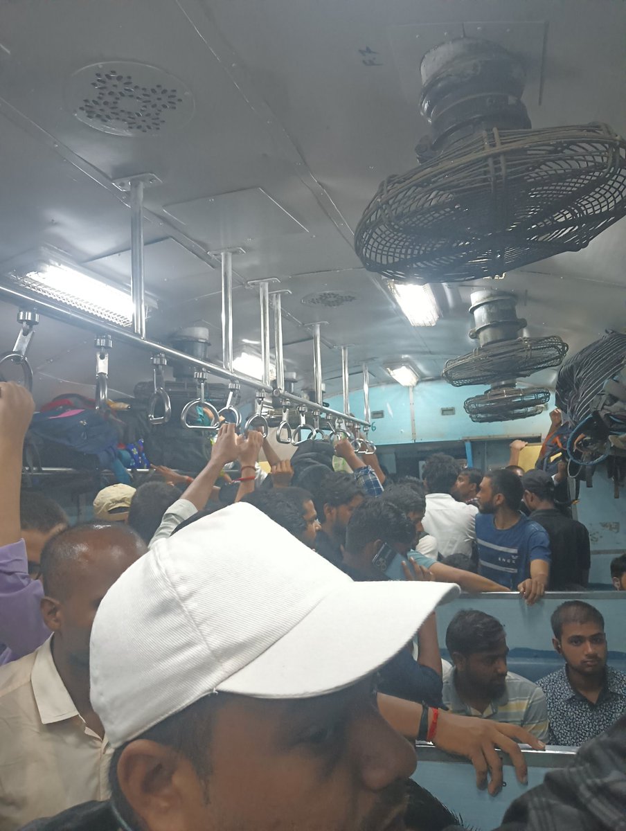 AnkitSingh2912's tweet image. चल घर चलें..🏠
#festivemode