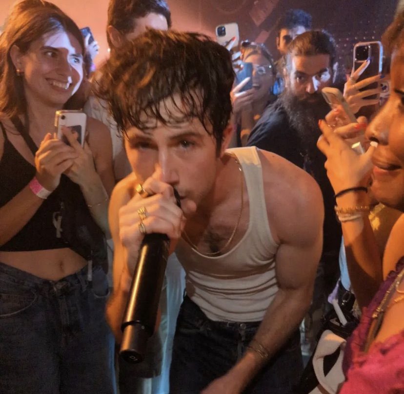 martipleaser's tweet image. i’m barking.