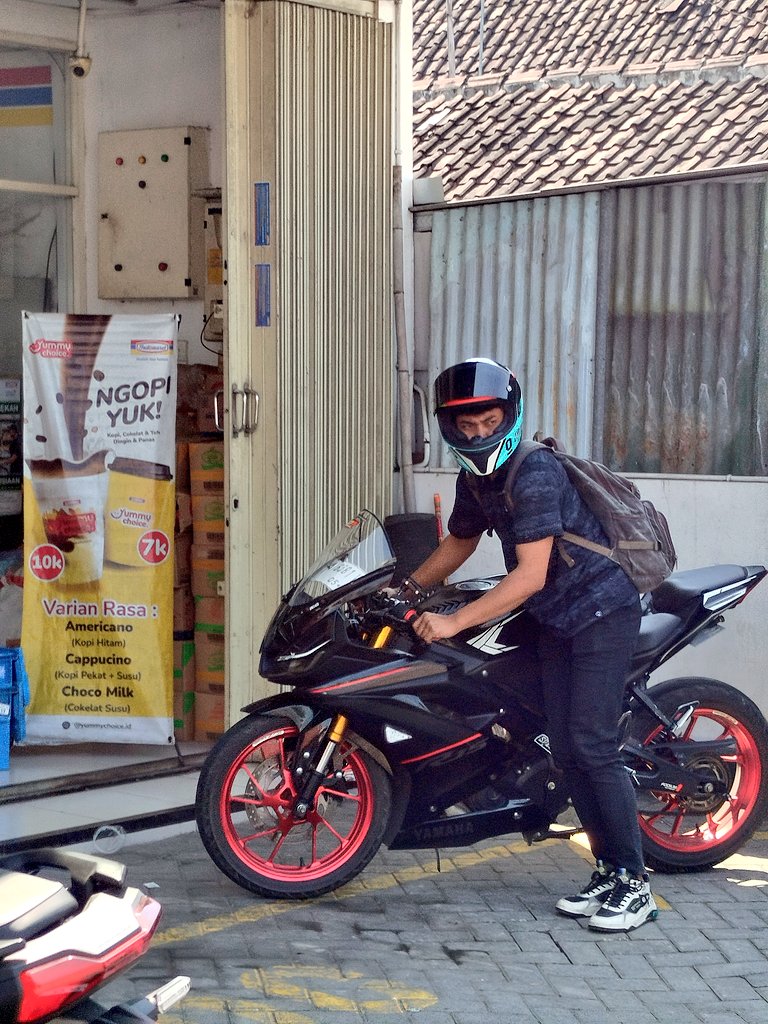 Ah tiap beberapa hari ini ketemu cowok yg cakep" 😭, pingin kenalan tp sungkan 🙈
#gaymojokerto #gaysurabaya #gaysidoarjo