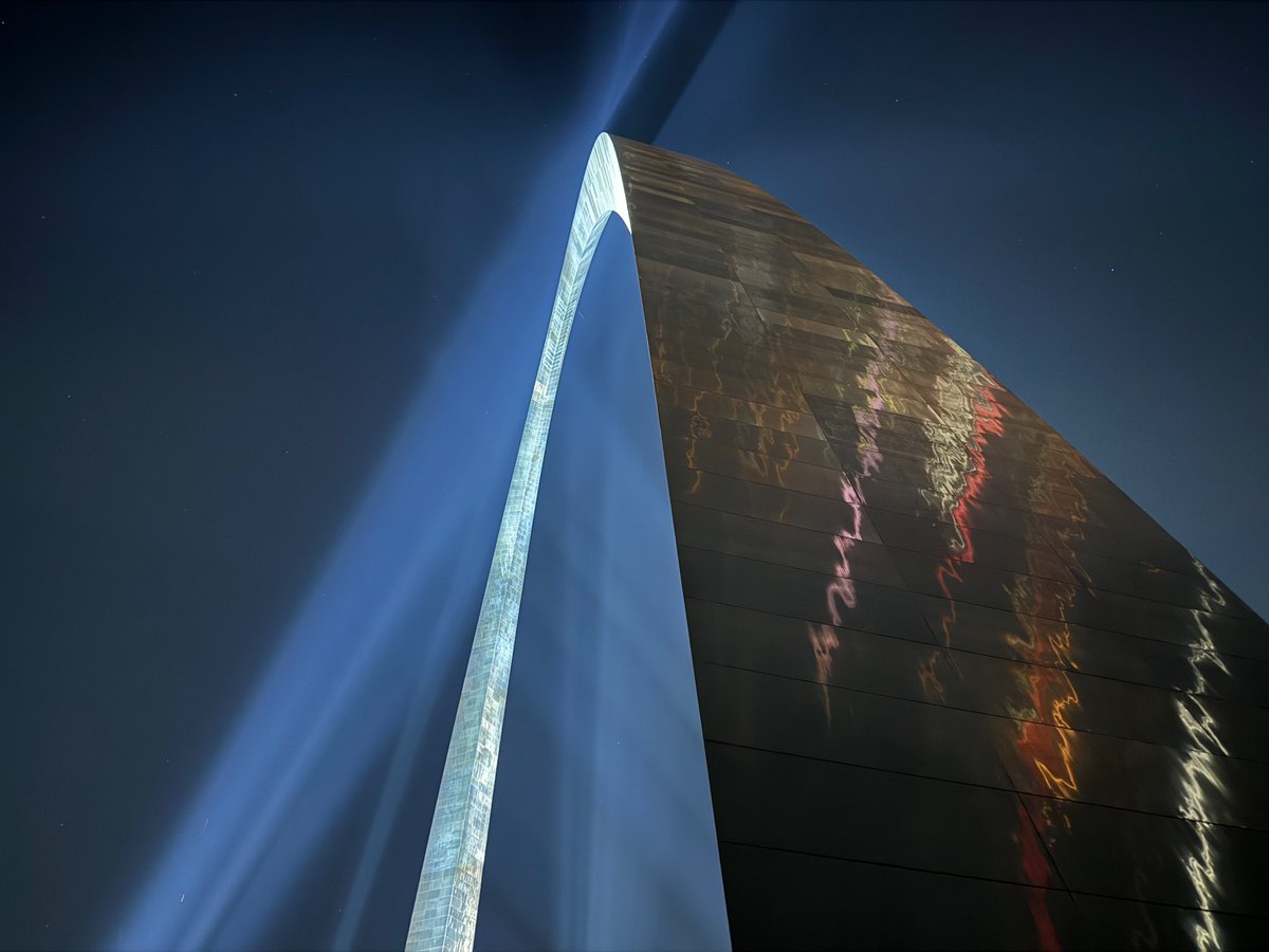 heartbtea's tweet image. these hauntingly beautiful photos of the st louis arch my dad just texted me