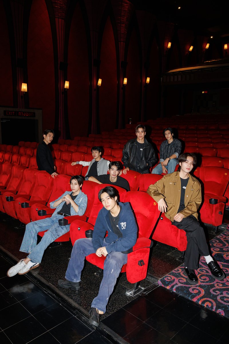 otpcnews's tweet photo. ทำถึง “4MINUTES” EPISODE 4 MOVIE NIGHT”เข้มข้น ชวนคาดเดา ขยี้อารมณ์ทุกซีน ติดเทรนด์ X อันดับ 2 ของโลกอย่างรวดเร็ว

#BibleWichapas #jesjpp
#4MINUTES_EP4
#4MINUTES2024

เข้มข้นขึ้นและคาดเดาไม่ได้จริงๆ สำหรับซีรีส์ BL สุดร้อนแรงที่กำลังเป็นที่พูดถึงมากที่สุด อย่าง 4MINUTES เพราะเมื่อวันที่ 16 สิงหาคม 2567 ที่ผ่านมา BeOnCloud ได้จัดงาน “4MINUTES EPISODE 4 MOVIE NIGHT” ณ โรงภาพยนตร์ เมเจอร์ ซีนีเพล็กซ์ รัชโยธิน ซึ่งแฟนๆทั้งจากไทยและต่างประเทศให้การตอบรับเป็นอย่างดีเช่นเคยเพราะแค่เพียงเปิดขายบัตรก็ถูกจับจองเต็มทุกที่นั่งภายในเวลาอันรวดเร็ว ทำให้บรรยากาศของโรงภาพยนตร์แน่นไปด้วยความอบอุ่นจากแฟนๆ พร้อมด้วยทีมนักแสดงที่ยกทัพกันมาอย่างพร้อมหน้า นำโดย เจษ-เจษฎ์พิพัฒ และ ไบเบิ้ล-วิชญ์ภาส ร่วมด้วย บาส-อัศวภัทร์, ฟูไอซ์-ธนวัตร, จ๊อบ-ยศธร, มีโอ-เอเธนส์, เจเจ-ปฏิภาณ, เจ็ท-เจษฎากร ที่ตั้งตารอชม EPISODE 4 Sultrier Version พร้อมกัน ซึ่งไม่ทำให้ผิดหวังระหว่างการฉายเรียกเสียงกรี๊ดดังสนั่นอย่างต่อเนื่อง เรียกได้ว่าทุกซีนอัดแน่นไปด้วยความสนุก ตื่นเต้น ลุ้นระทึก และเร่าร้อน แบบครบรส จนทำให้แฟนๆที่ร่วมชมในโรงภาพยนตร์ถึงกับเสียอาการกันเลยทีเดียว ส่งท้ายการเล่นเกมส์มอบของรางวัลให้กับแฟนๆที่เดินทางมาร่วมชมกันในค่ำคืนนี้ ซึ่ง 4MINUTES EP4 นี้กระแสแรงติดเทรนด์ X อันดับ 1 ในไทยอย่างรวดเร็วพร้อมอีกหลายประเทศ เช่น อินโดนีเซีย มาเลเซีย บราซิล เวียดนาม อิตาลี และแน่นอน อันดับ 2 ของโลกด้วย

อ่านข่าวและชมภาพเพิ่มเติมได้ที่ https://t.co/NlBBmsHyH8

รับชมซีรีส์ 4MINUTES ทุกวันศุกร์ เวลา 23.15 น. ทางช่อง One 31 และ Sultrier Version ได้ที่ แอป Viu เท่านั้น
