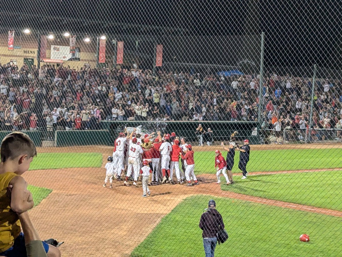 prairiedawg21's tweet photo. Connor Crowson walk off HR bottom of 9!!!!
@OkotoksDawgs win 6-5 #RepeatThe3Peat https://t.co/fTmSeUpZ6R