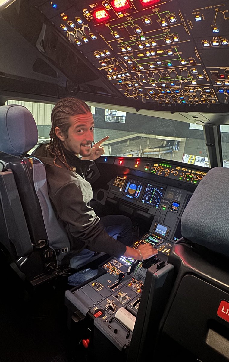 I asked the pilot on <a href="/JetBlue/">JetBlue</a> if they have cards like delta is giving after I saw <a href="/jeremyknowsVF/">Jeremy Knows | VeeFriends</a> posting about it. They don’t have it. But they do have such nice and kind pilots and willing to give you an experience!