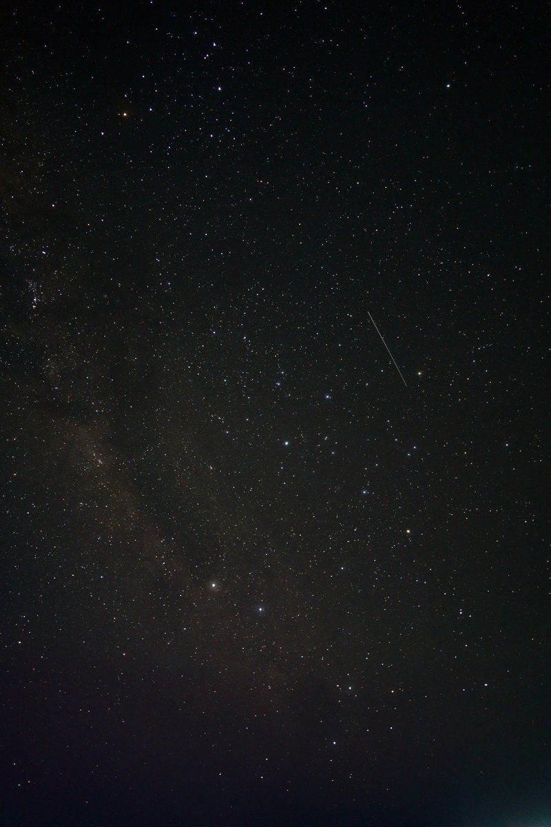 akiaki_de's tweet photo. 南十字星🌟
2枚目は流れ星つき💫
3枚目は天の川が綺麗だったので🤩 https://t.co/q4smbNZKL4