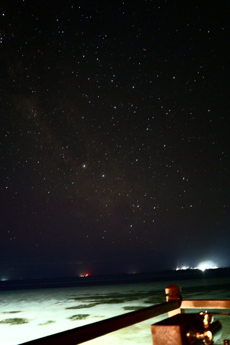 akiaki_de's tweet photo. 南十字星🌟
2枚目は流れ星つき💫
3枚目は天の川が綺麗だったので🤩 https://t.co/q4smbNZKL4