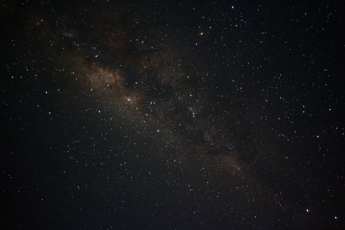 akiaki_de's tweet photo. 南十字星🌟
2枚目は流れ星つき💫
3枚目は天の川が綺麗だったので🤩 https://t.co/q4smbNZKL4