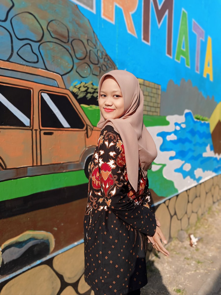 nisleeya's tweet photo. Yang penting batik &amp; mural😽😻

#CaratSelcaDay #CSD #wonwoo #SEVENTEEN https://t.co/5mtzAgOFuB