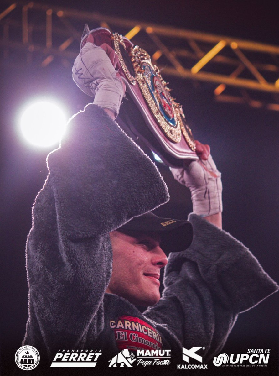 ColonOficial's tweet photo. ¡El título mundial superligero OMB se queda en casa!

✅ K.O.T. 4° round

Felicitaciones "Rusito" Crenz, orgullo sabalero ❤️🖤🥊 https://t.co/oa9lkK5dGf