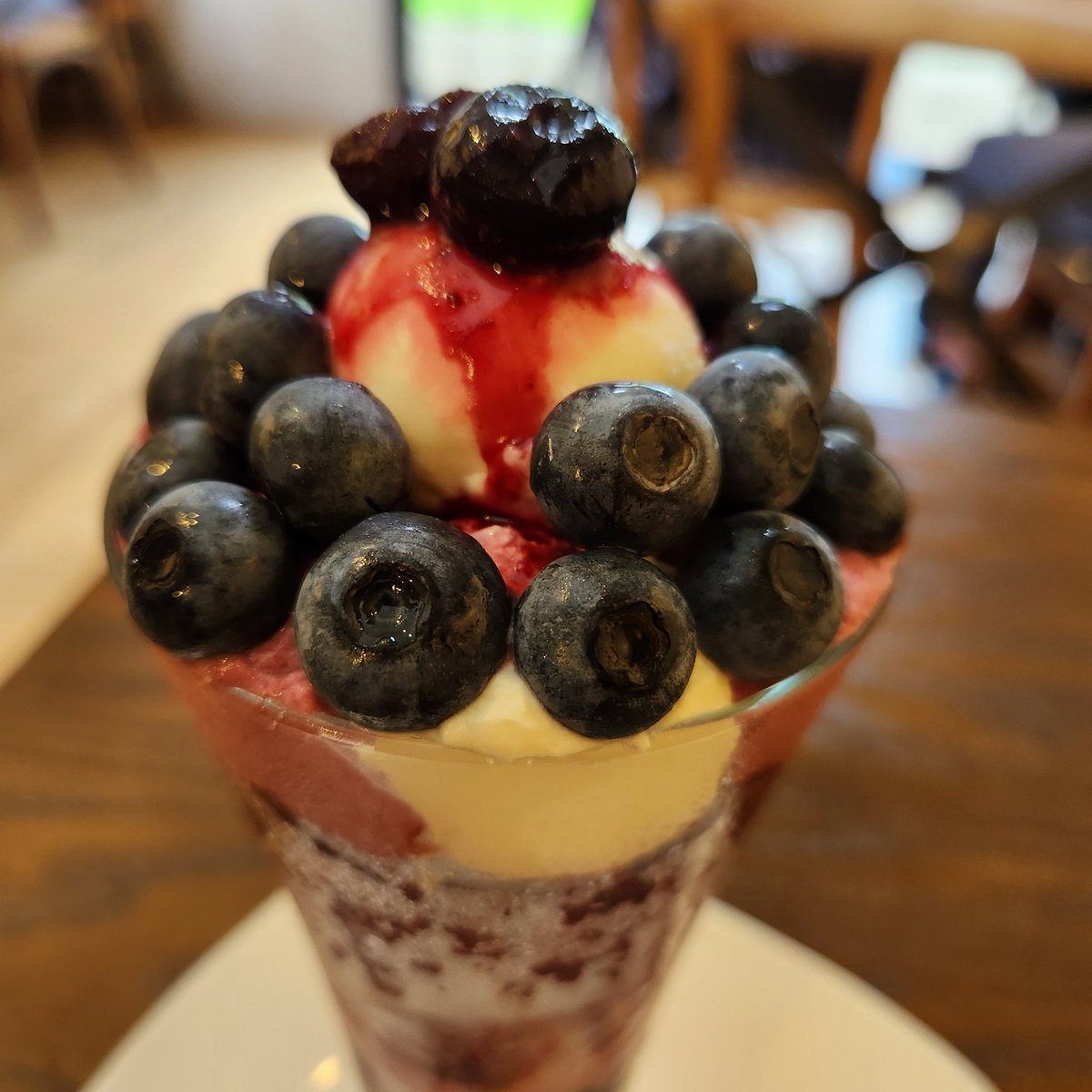 kotanaomi's tweet photo. お店の子がニキビつくりながら試作を繰り返したというブルーベリーパフェ！
絶対に食べなきゃね🫐
んーー美味しい、甘くてすっぱい楽しい造り、上手に出来てる～
次のパフェも楽しみだわ

#commacoffee
#コンマコーヒー
#ひばりテラス
#ひばりが丘
#西東京市 https://t.co/L3SZ5wf5k3