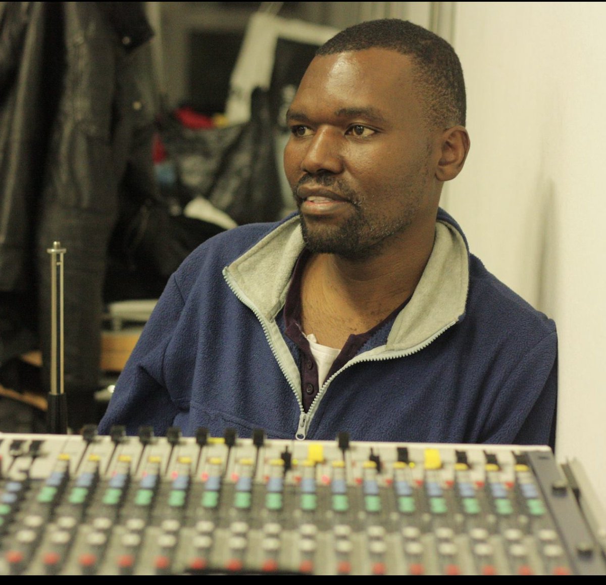 In this week's post, I frame the latest wave of arrests in Zimbabwe as authoritarian legalism, explaining why the state is resorting to excessive policing that nominally complies w court jmts, but substantively undermines the rationale for those rulings. hofisi.blogspot.com/2024/08/circum…