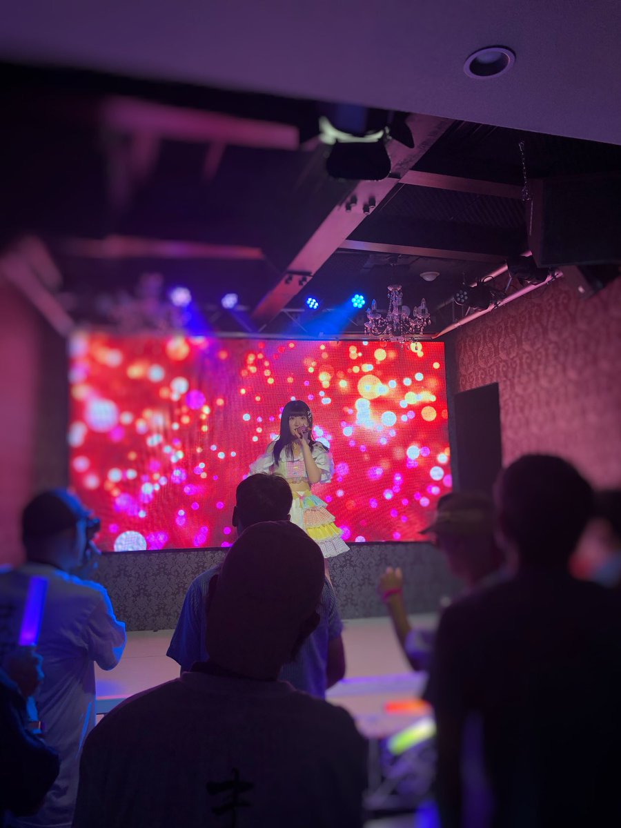 Beeee_Taro's tweet image. 僕の自慢の年代物のレトロカメラのハイレベルな画質クオリティ炸裂😑←

アイドル続けてくれることへの感謝と新たな門出のお祝いを伝えに。
#iPhone8 
#まぽんず