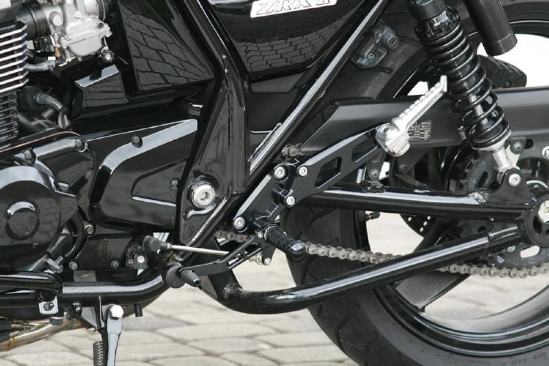striker_jp's tweet photo. #STRIKER #SPECIALSTEPKIT 1position
`98~ #ZRX400/Ⅱ
欠品しておりましたがまもなく入荷となります!
ジュラルミン削り出しで高級感のある仕上がりとし、表面処理をブラックアルマイト仕上げでフレームとの一体感を演出。
製品詳細↓
https://t.co/AG5lG3mOeV
#ストライカー #カワサキ #kawasaki https://t.co/ikCsC8xq52
